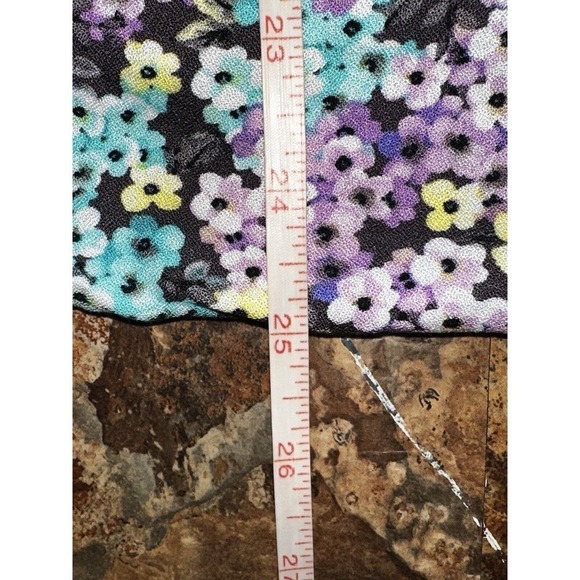 White Birch Los Angeles Women’s Floral Tank Top Size Medium - Picture 7 of 8